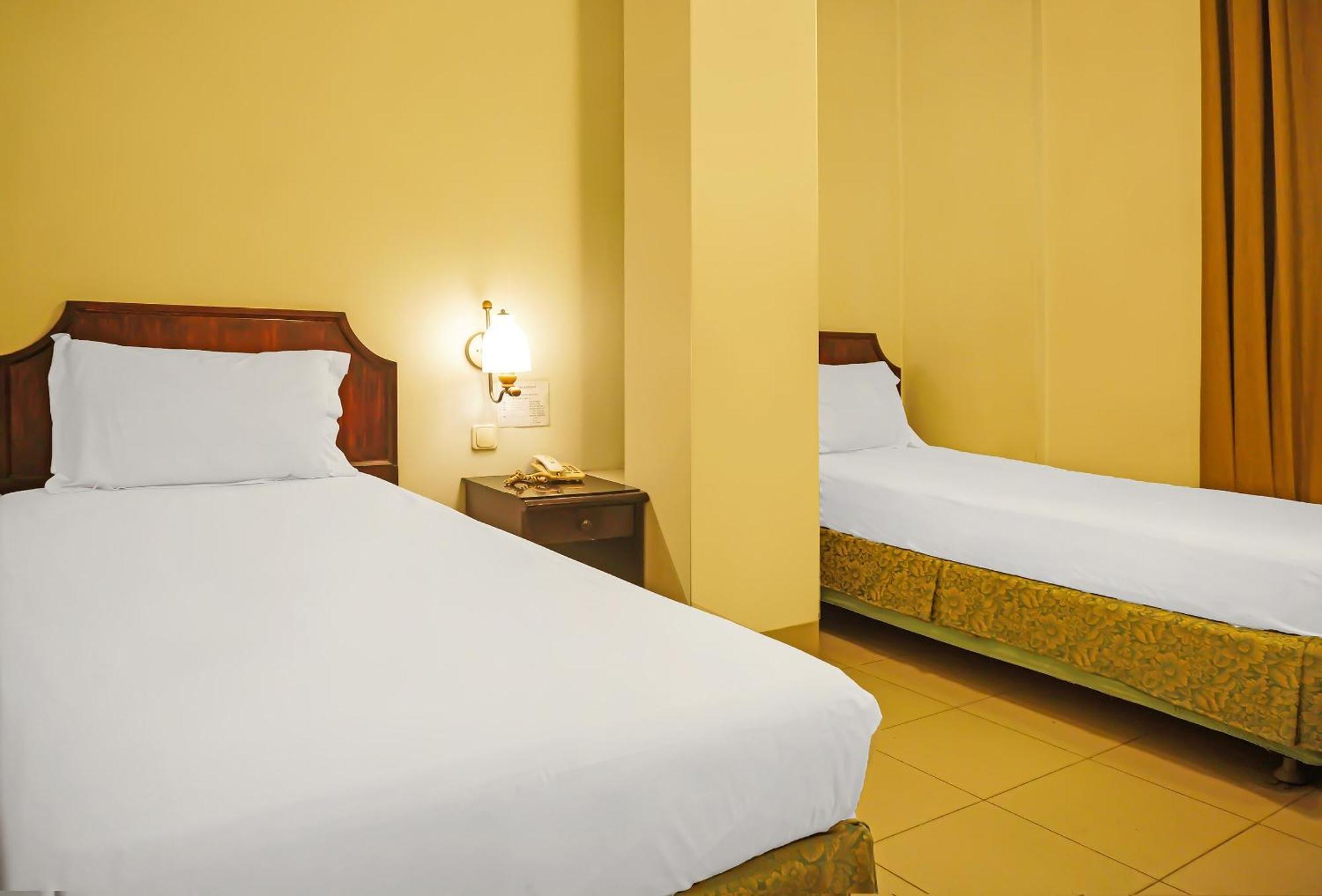 Super Oyo Collection O 92690 Hotel Limas Palimbão Exterior foto